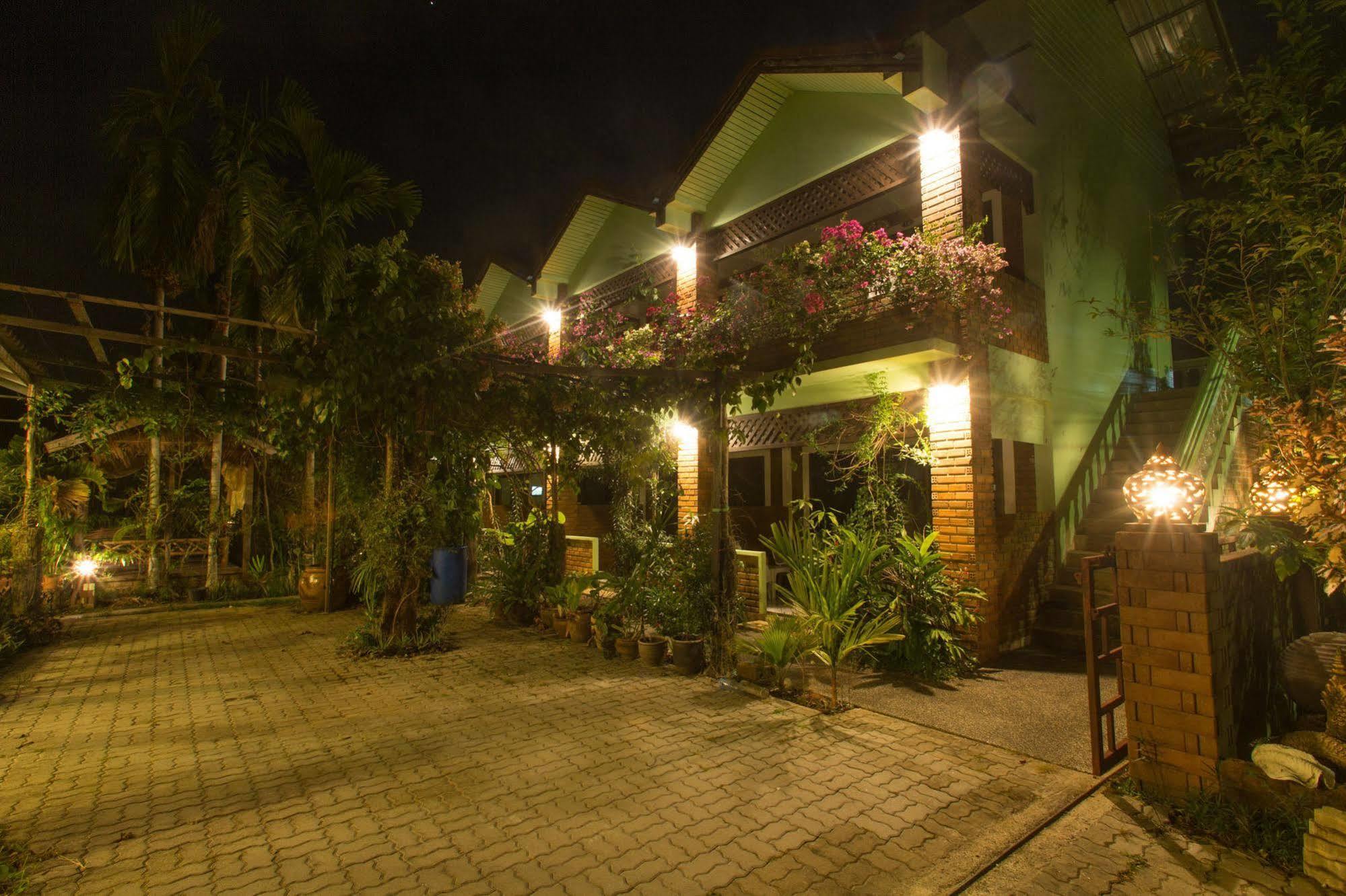Ladda Resort Khao Lak Esterno foto