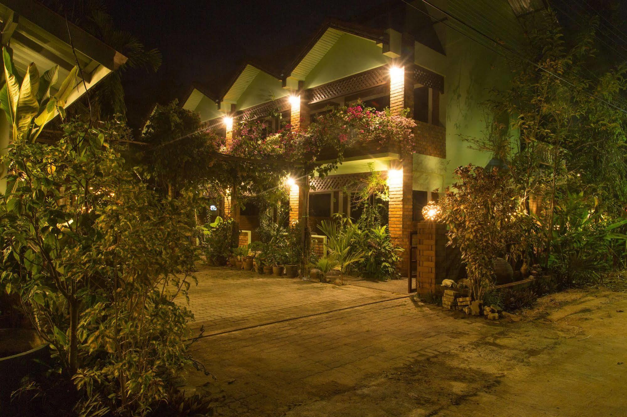 Ladda Resort Khao Lak Esterno foto